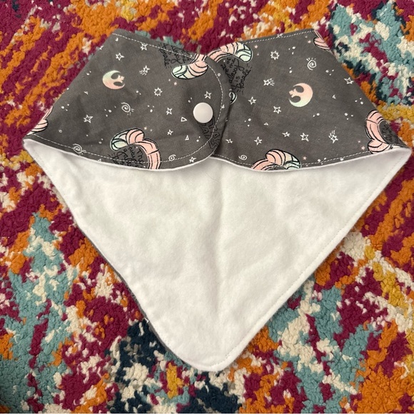 Baby Girl Star Wars Galactic Gray Baby Bib - Picture 2 of 2